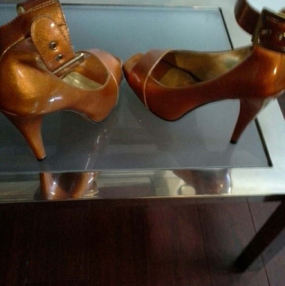 Shoes - Picture 1 of 3